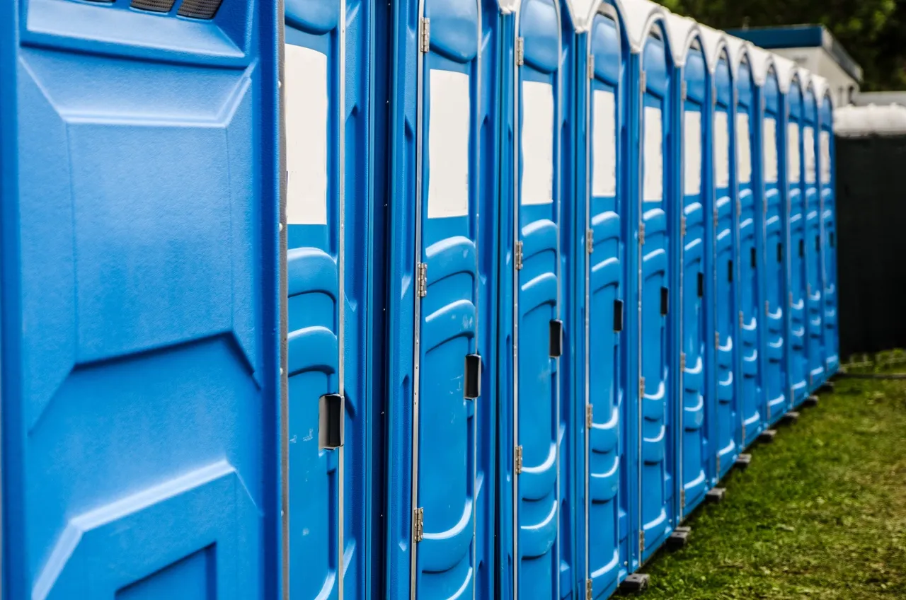 Plastc portable toilets kazema